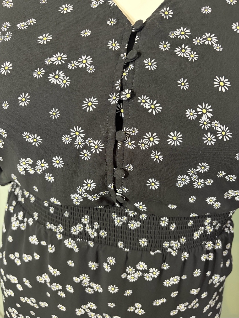 107. Reitmans Black Floral V-Neck Button Front Dress - Picture 2 of 8
